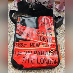 Nomad World Design Brand Orange & Black Laptop Messenger Bag Used
